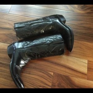 Lucches Classic Black Cherry 2000 Boots